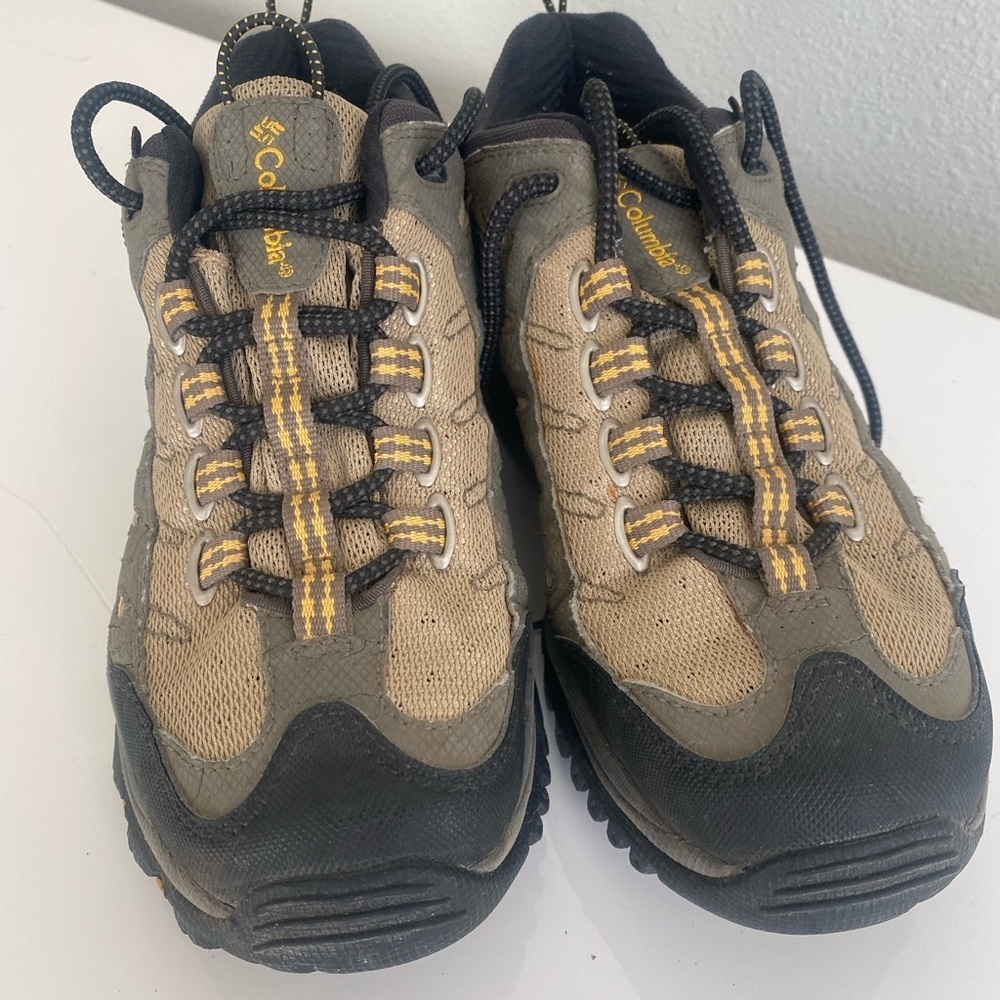 Columbia woman 7.5 Hiking Shoes - Black and Tan - Picture 3 of 6